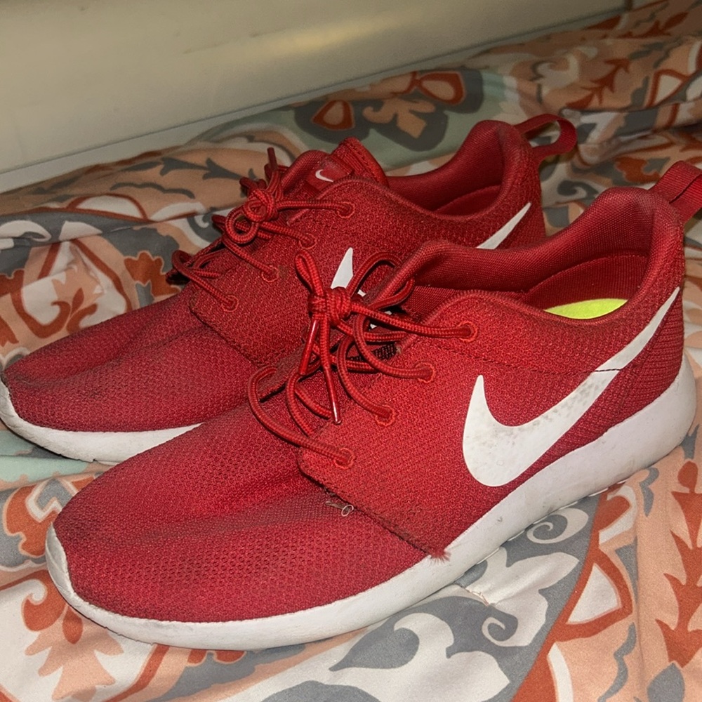 Nike - Red Roche - Picture 2 of 2